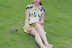 夏日女孩,夏日女孩的阳光魅力与时尚穿搭